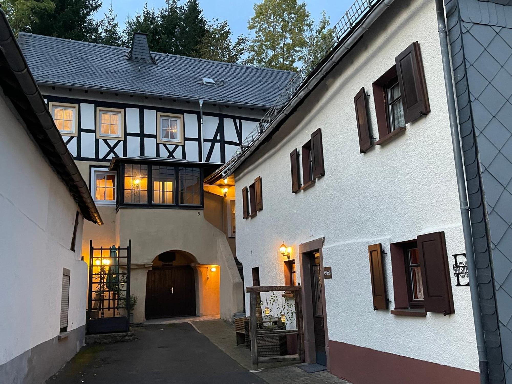 Ferienhaus Eifelstuben Mit Charme - Bauernstube Vulkaneifel - Naehe See Und Burgruine Ulmen Exterior foto